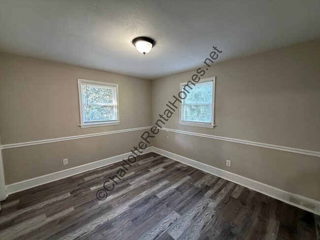 Building Photo - 2116 Tarlton Dr