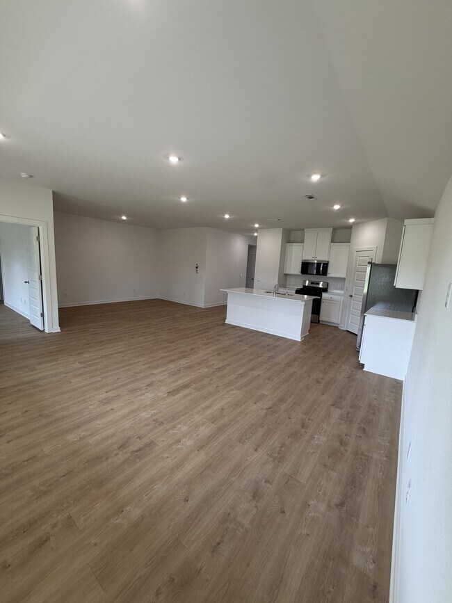 Building Photo - 376 Texas Ave