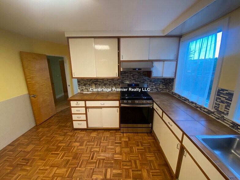 Building Photo - 10 Packard Ave