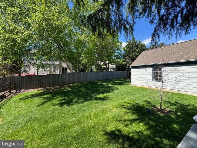 Building Photo - 15 Linden Hill Way SW