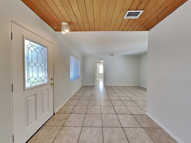 Building Photo - 142 Lynbrook Dr