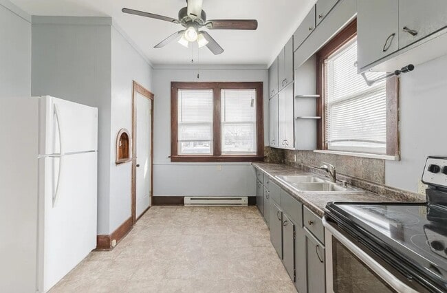 Building Photo - 901 S 1st St