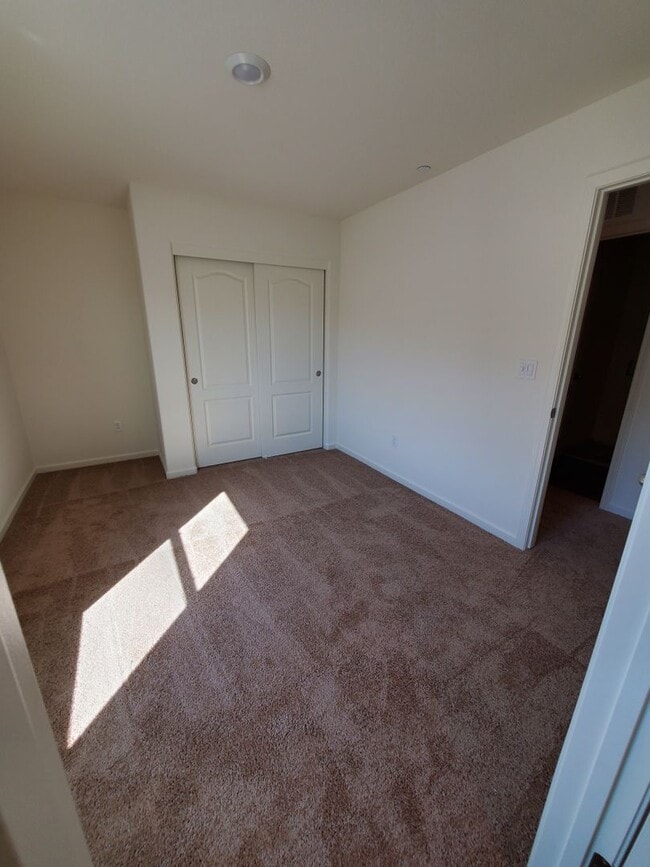 Building Photo - 3br, 2.5ba  - Solar Equipped - Single family home - Energy efficient - Linda, CA