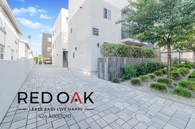 Building Photo - 4506 Esmeralda St