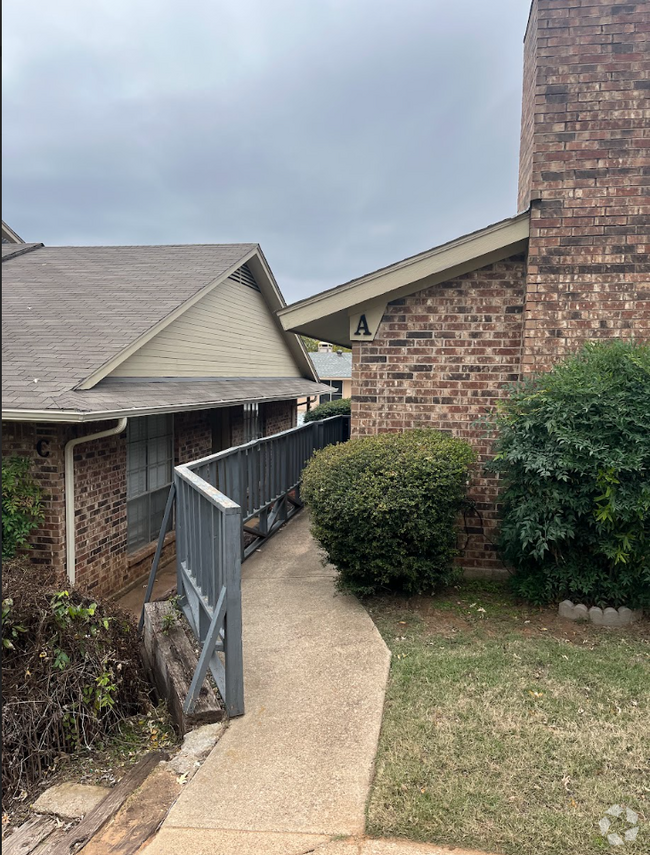 Building Photo - 612 Lillard Rd