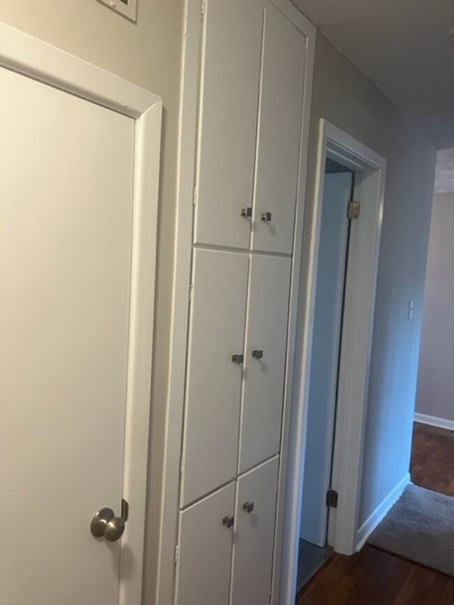 Building Photo - Recently Renovated Single Family