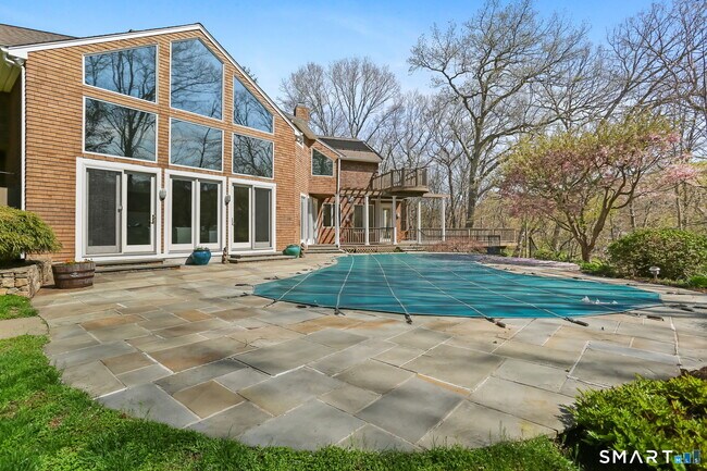 Building Photo - 32 Buttonball Ln