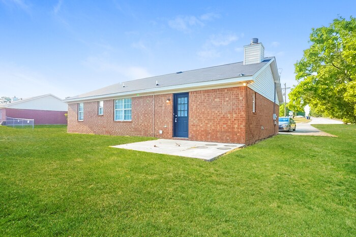 Building Photo - 2218 Travis Rd