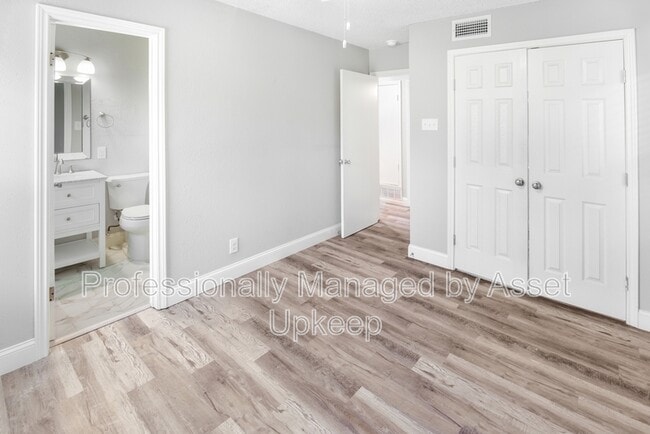 Building Photo - 1223 Dumont Dr