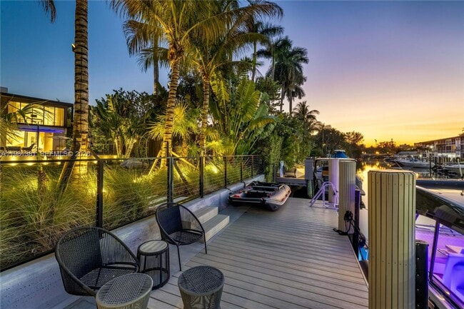 Building Photo - 707 NE 77th St