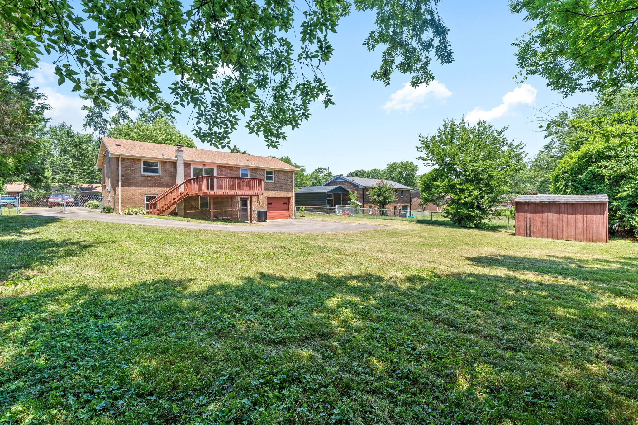 Building Photo - 208 Aster Dr