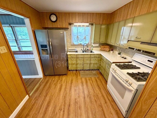 Building Photo - 608 Connie Ln