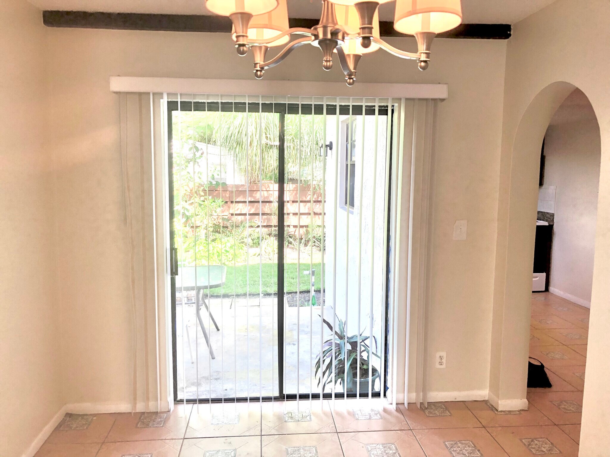 Building Photo - 813 NE 22nd Dr