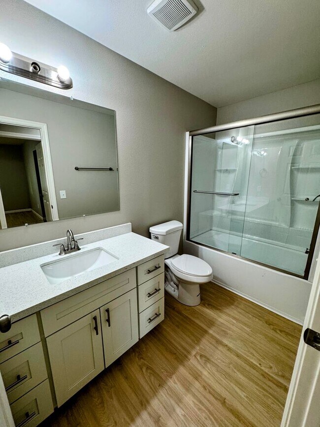 Building Photo - 16116 Mistletoe Ln