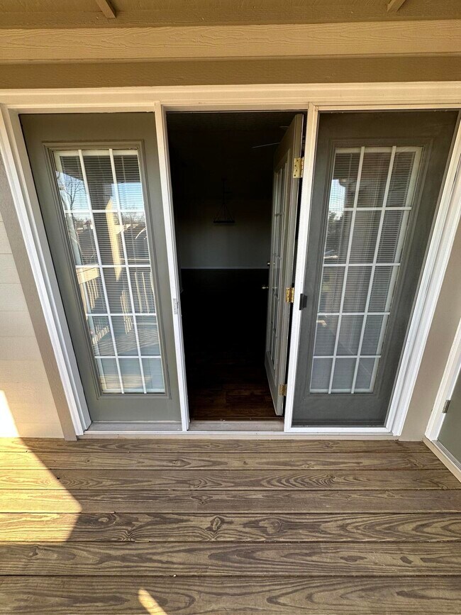 Building Photo - 600 Vincent Way