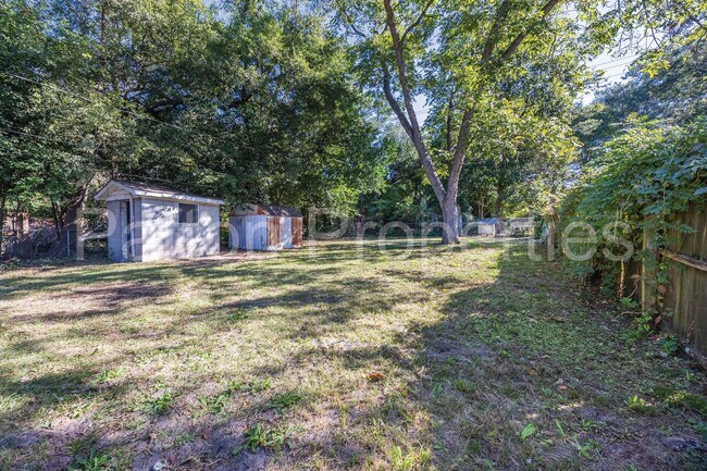 Building Photo - Rosewood Home