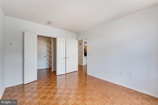 Building Photo - 7111 Woodmont Ave