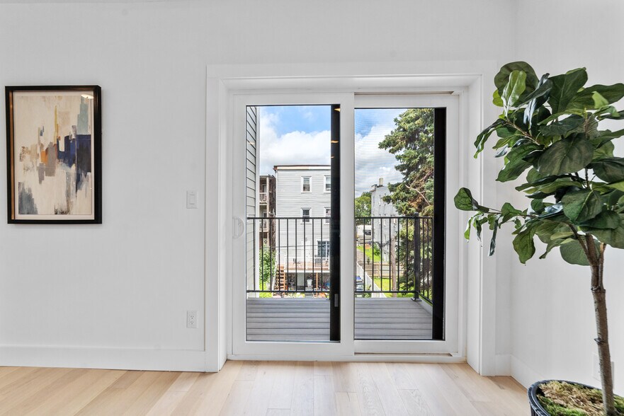 Building Photo - 208 Spencer Ave