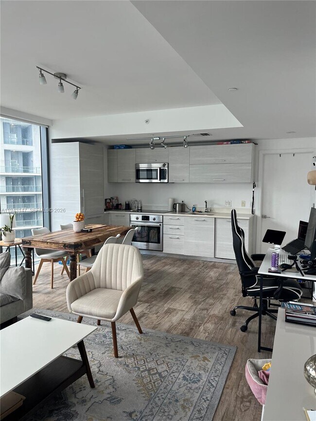 Building Photo - 650 NE 32nd St