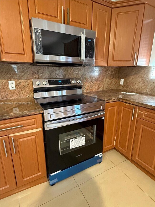 Building Photo - 34 E 15th St