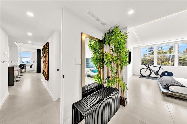 Building Photo - 1147 Hillsboro Mile