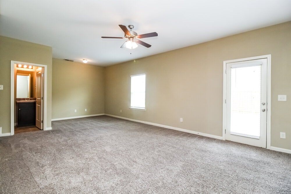 Building Photo - 41 Crescent Chase