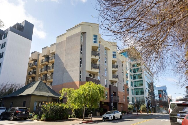 Building Photo - Spacious 2-Bedroom Condo in the Heart of East Village!