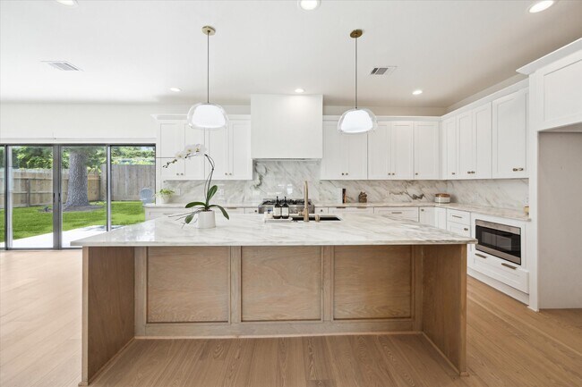 Building Photo - 10159 Brinwood Dr