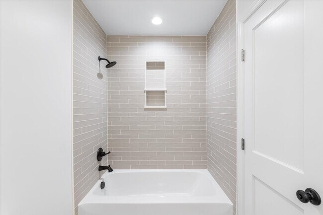 Building Photo - 2910 Fendall Ave