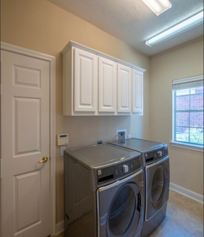 Building Photo - 5019 Shining Creek Ct