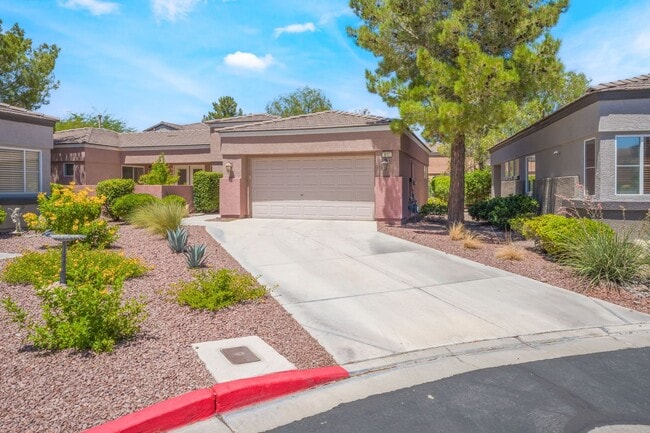 Building Photo - Beautiful Single Story Home with 3 Bedroom...