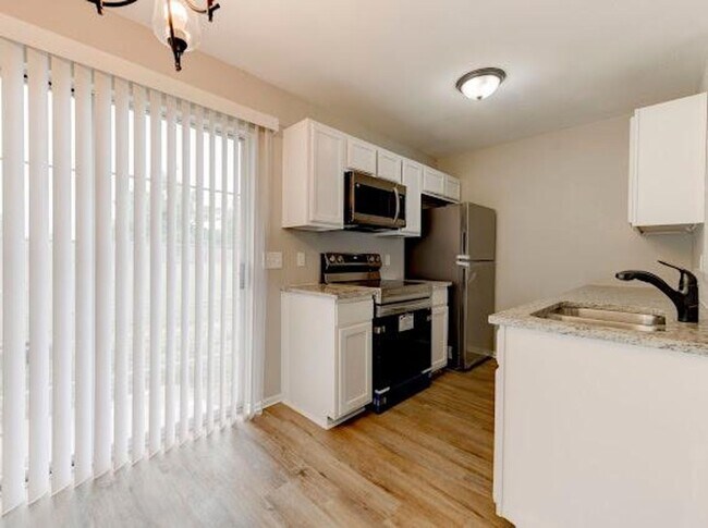 Building Photo - 2BED/ 1.5BATH