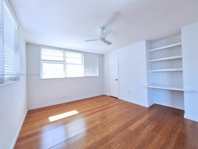 Building Photo - 1357 Collins Ave