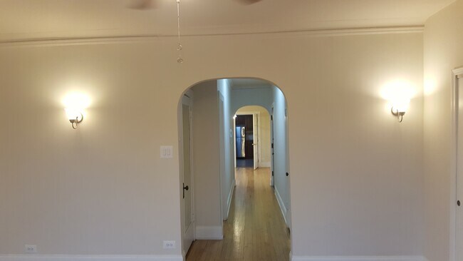 Building Photo - 5428-5430 N Kimball