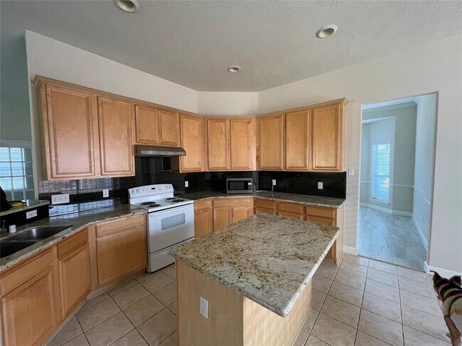 Building Photo - 5934 Heathmoor Ln