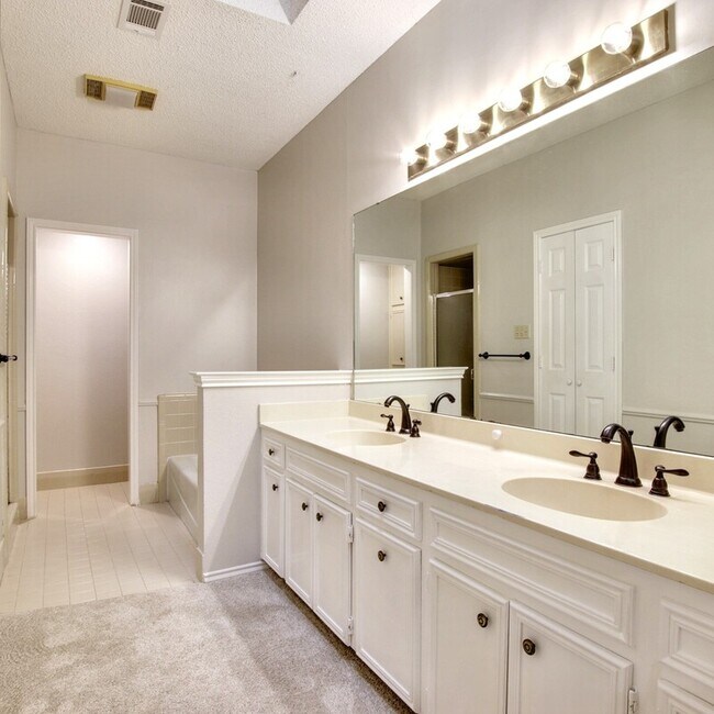 Building Photo - 5725 Ridgerock Ct