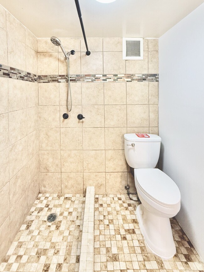 Building Photo - 713 Smith St