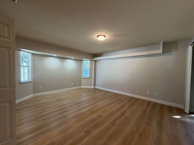 Building Photo - Spacious 4 bedroom in North Port