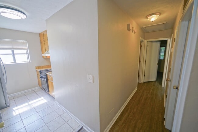 Building Photo - 2 bed 2 bath Sublease