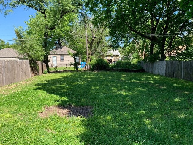 Building Photo - Adorable 2 Bed, 1 Bath