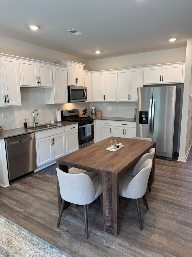 Building Photo - New Construction 3 bed 2 Bath Home in the Hamptons at Hickory! Prime Location!