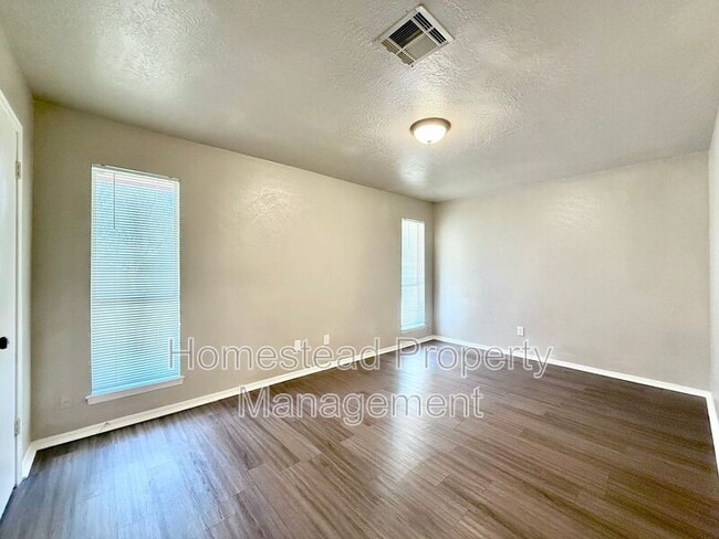 Building Photo - 146 Barrett Pl