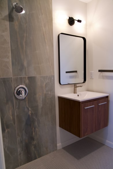 Building Photo - 673 E 6th Ave