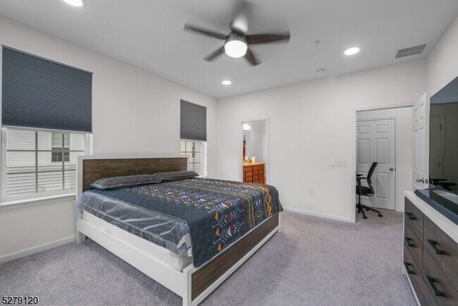 Building Photo - 11 Tippet St