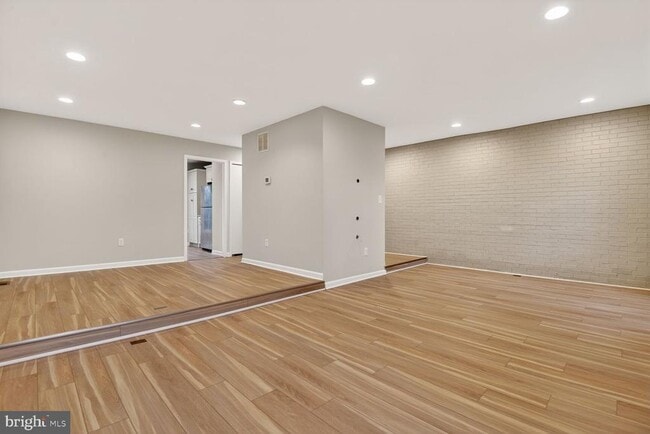 Building Photo - 2874 Sutton Oaks Ln