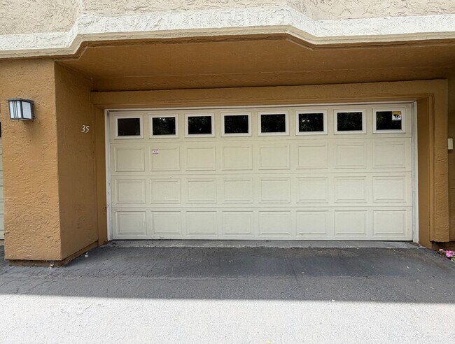 Building Photo - Tri-Level Townhome with attached 2 Car Garage