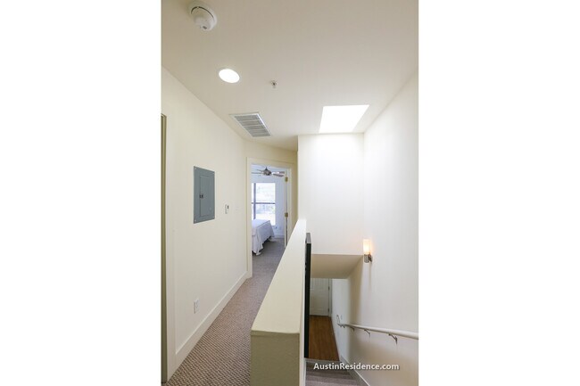 Building Photo - 711 32nd W St