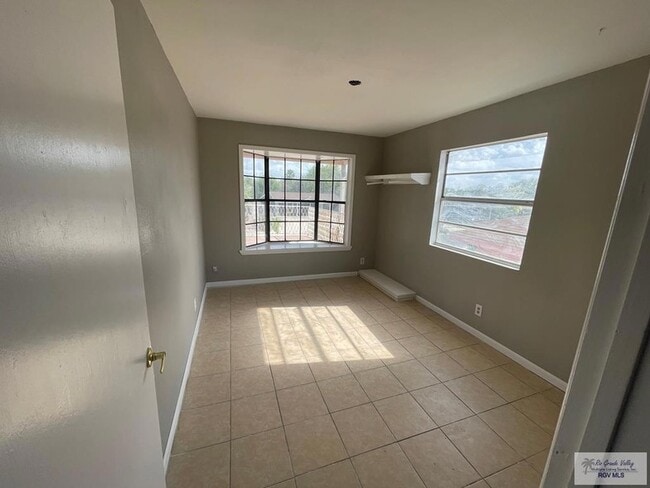 Building Photo - 1169 Calle Galaxia