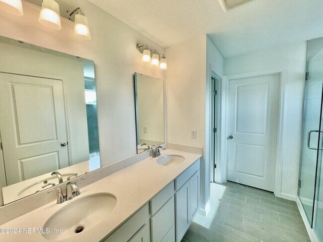 Building Photo - 9598 Giada Dr