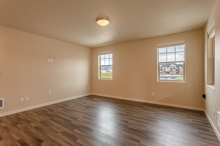 Building Photo - 16323 NW Chadwick Way